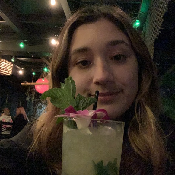 Meet your Posher, Erica - Picture 2 of 16